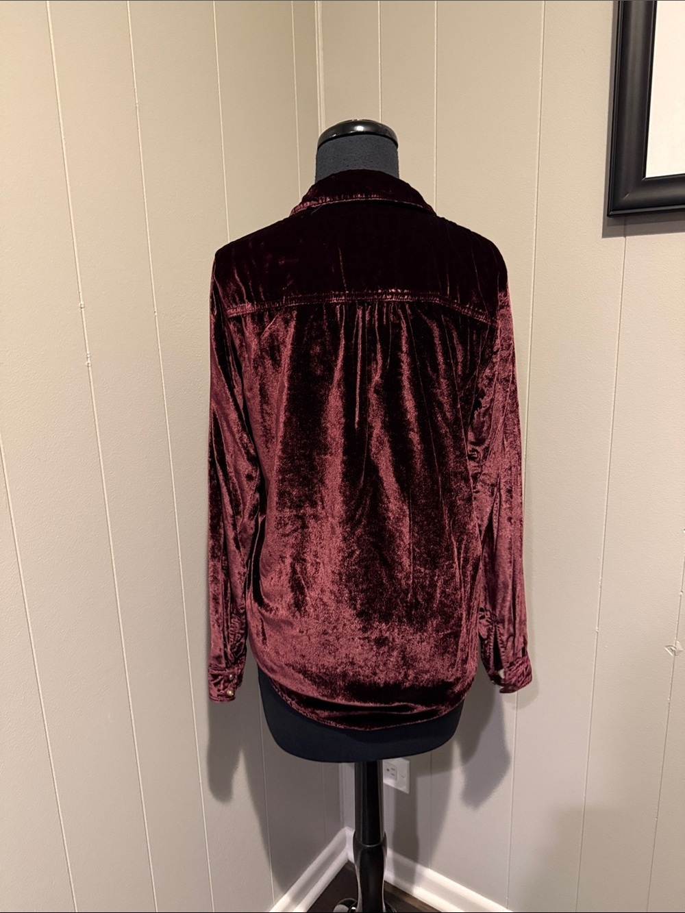 Maeve Anthropologie Women’s 2 Plush Velour Button-Down Shirt in Wine Burgundy - Picture 3 of 6
